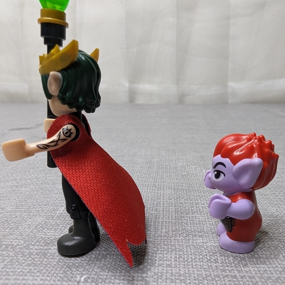 LEGO Minifigures Goblin King &  Magic Staff  Jimblin Goblin Cub, 2 Swords 41183 - Picture 9 of 15